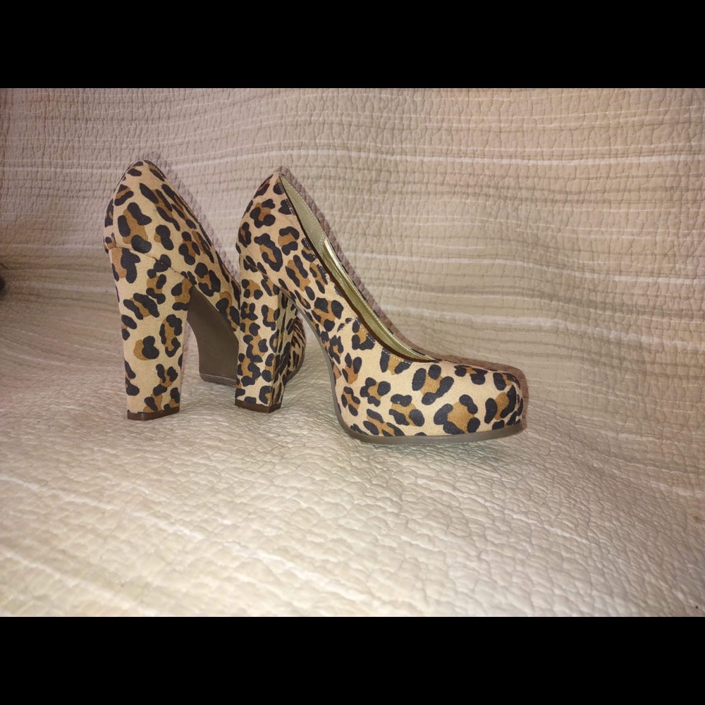 Leopard print chunky 5” heels. Worn once.